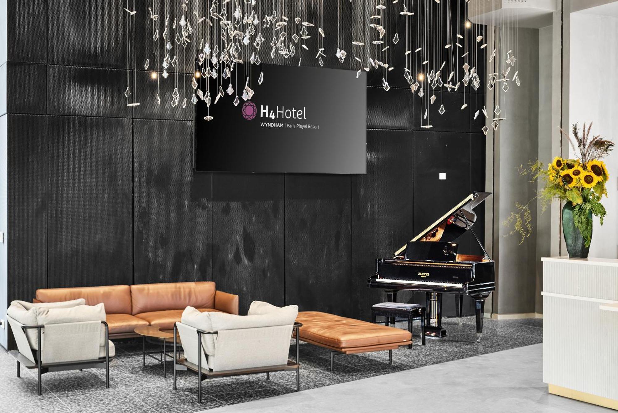 H4 Hotel Wyndham Paris Pleyel Resort Saint-Denis  Exterior photo