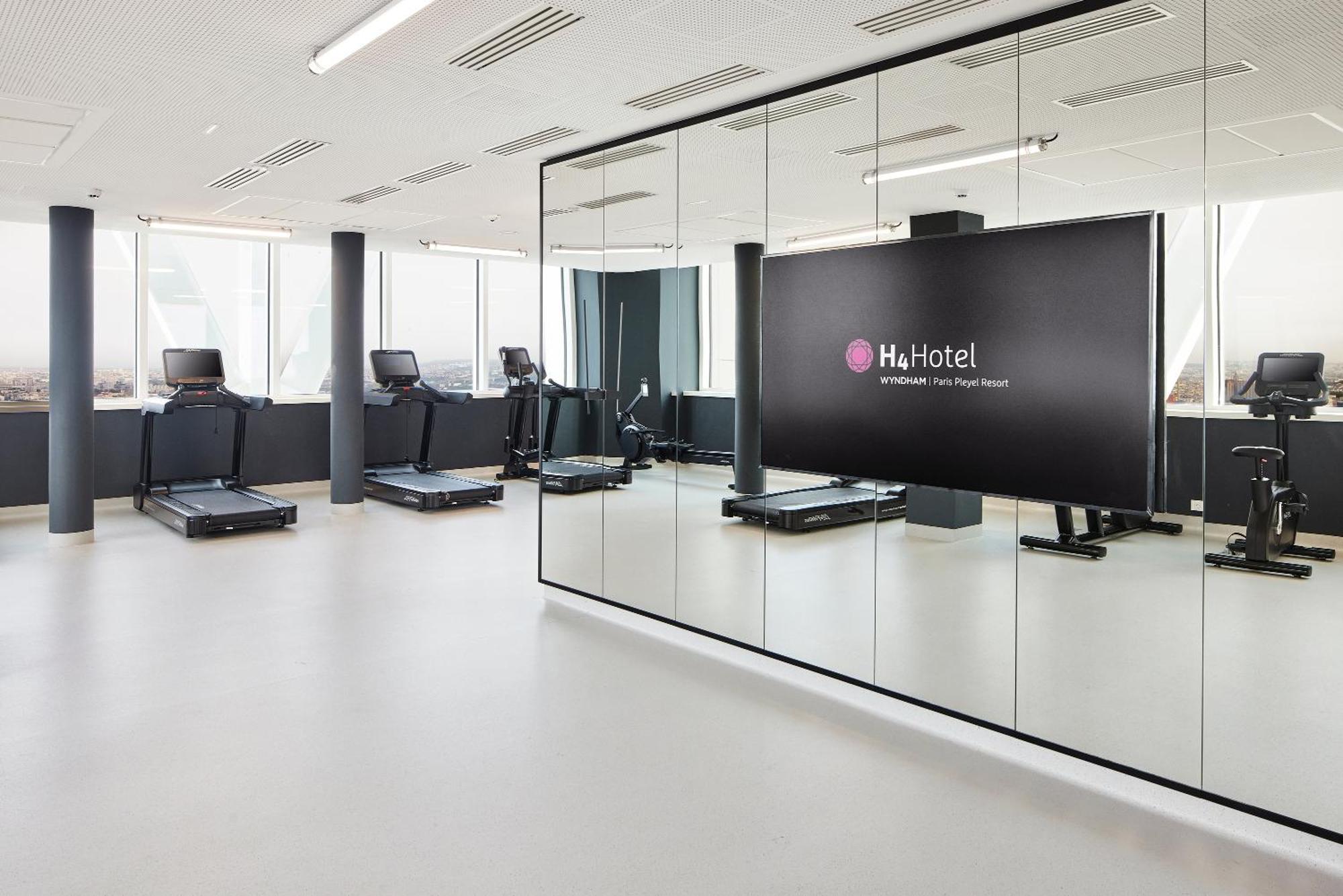 H4 Hotel Wyndham Paris Pleyel Resort Saint-Denis  Exterior photo