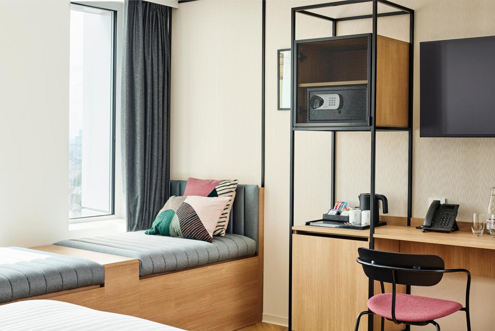 H4 Hotel Wyndham Paris Pleyel Resort Saint-Denis  Exterior photo